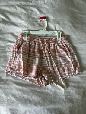 abercrombie coral and white shorts